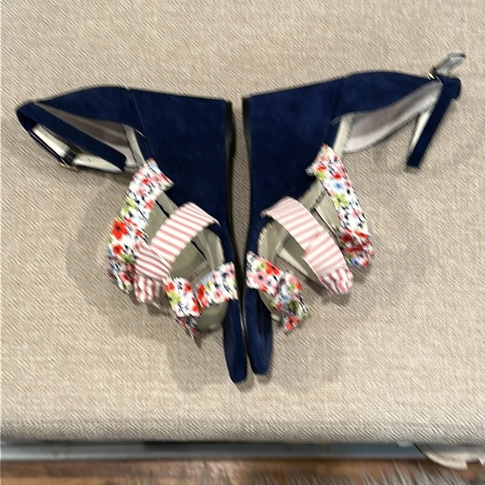 1901 Flowers and Bows Wedge Sandals, EUC
